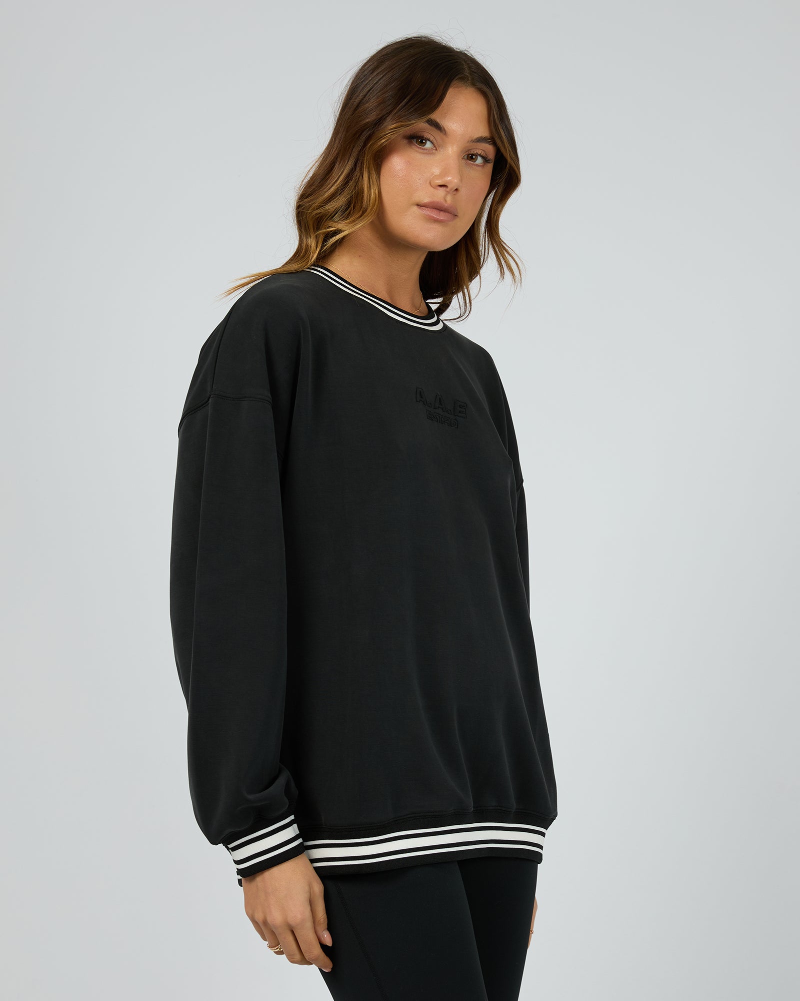 VNECK-Size5.jpg?v=1748515094&