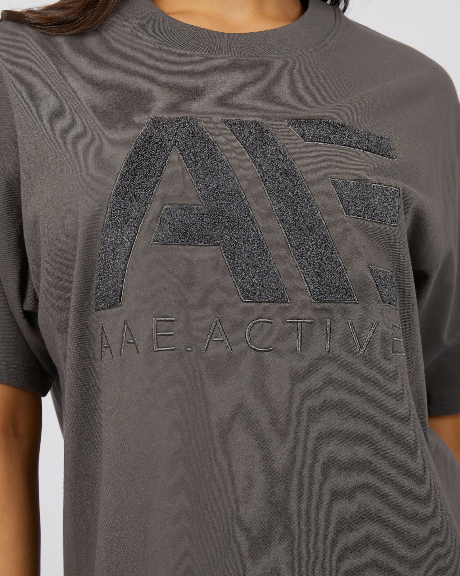 【AEAE】AEAE LOGO CROP T-SHIRTS [CHARCOAL] AEAE Logo Crop T-Shirt (Charcoal) | Minimalist Style