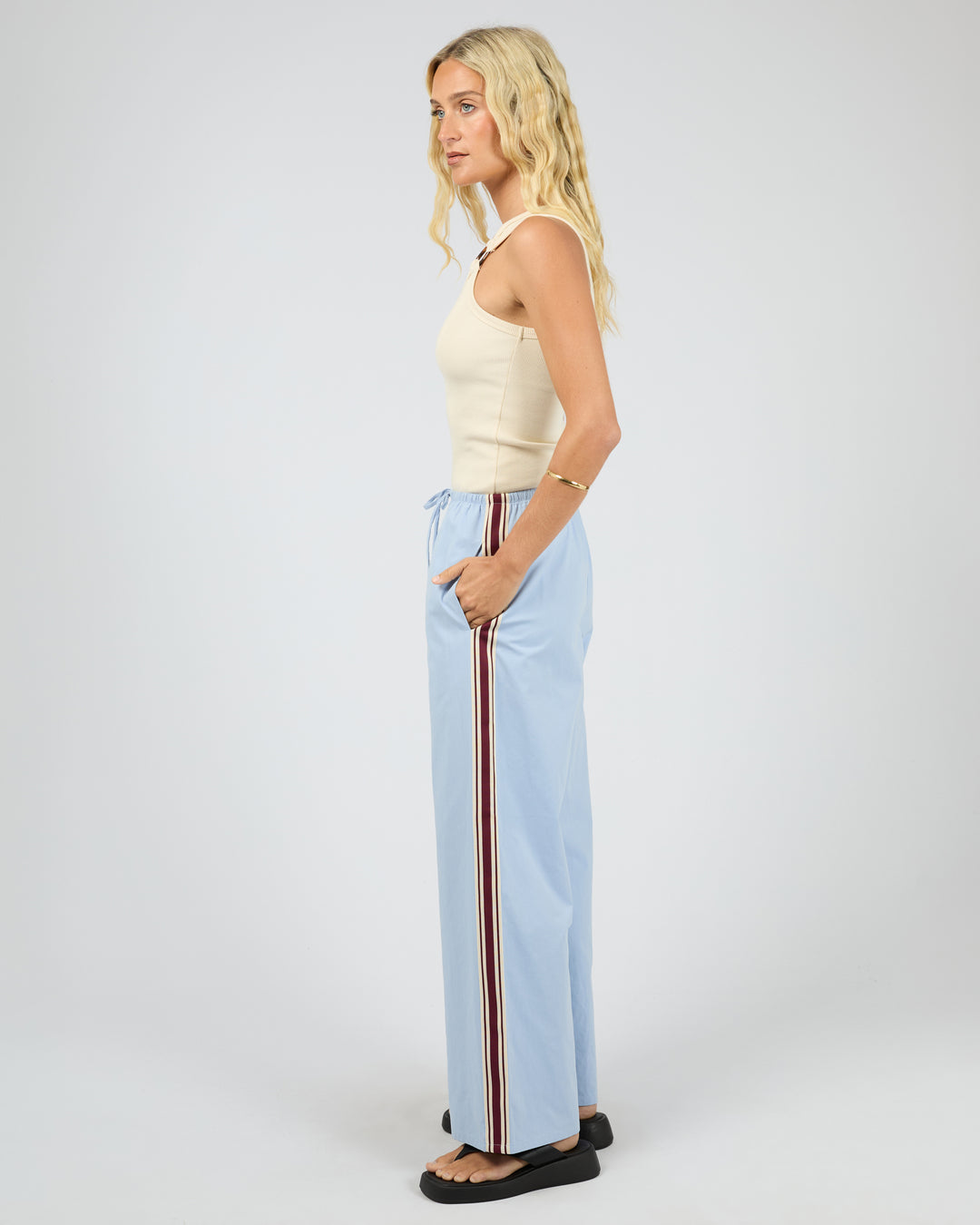 6469009.BLU_6_1766459112000