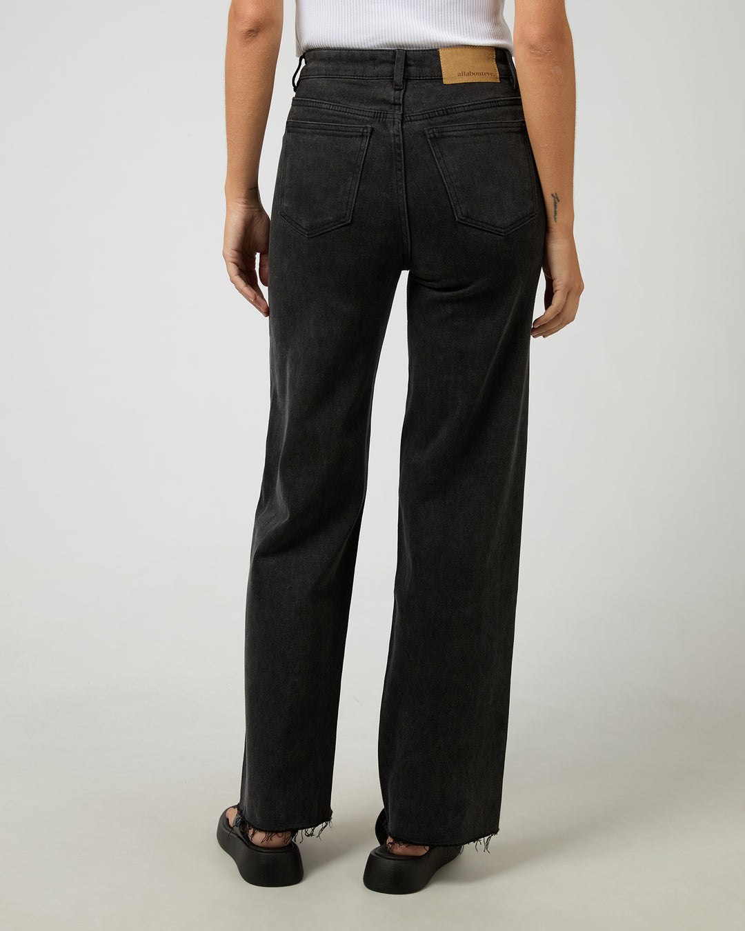 Skye Comfort Jean Washed Black