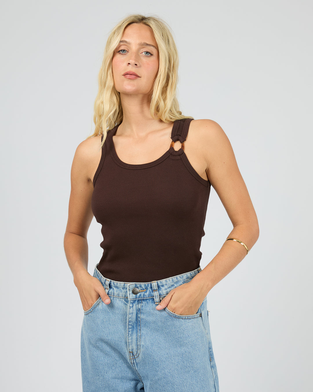 Aae Feature Tank Brown