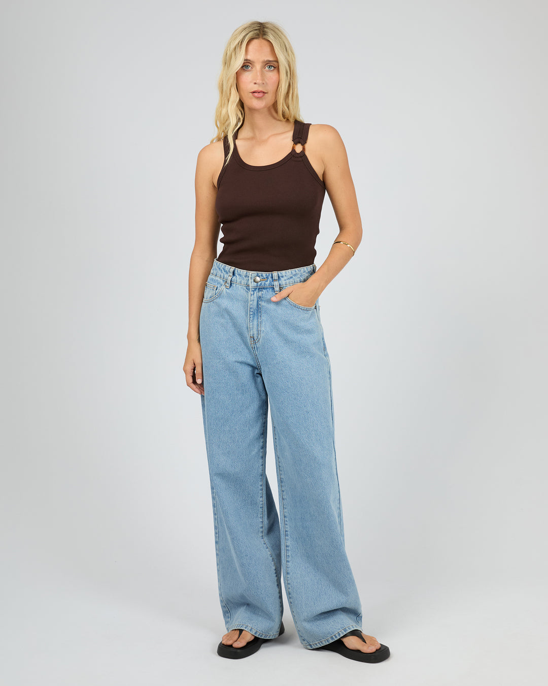 Aae Feature Tank Brown